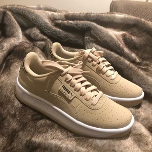 New Puma cheetah print sneakers size 7.5